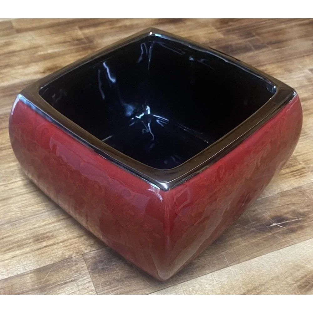Maroon Silver & Black Potter‎ With Vine Design